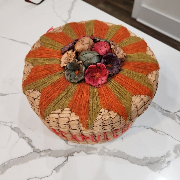 VINTAGE 70s BEAUTIFUL ACAPULCO WOVEN BASKET WITH LID & FLOWERS HAND CRAFTED - Picture 3 of 10